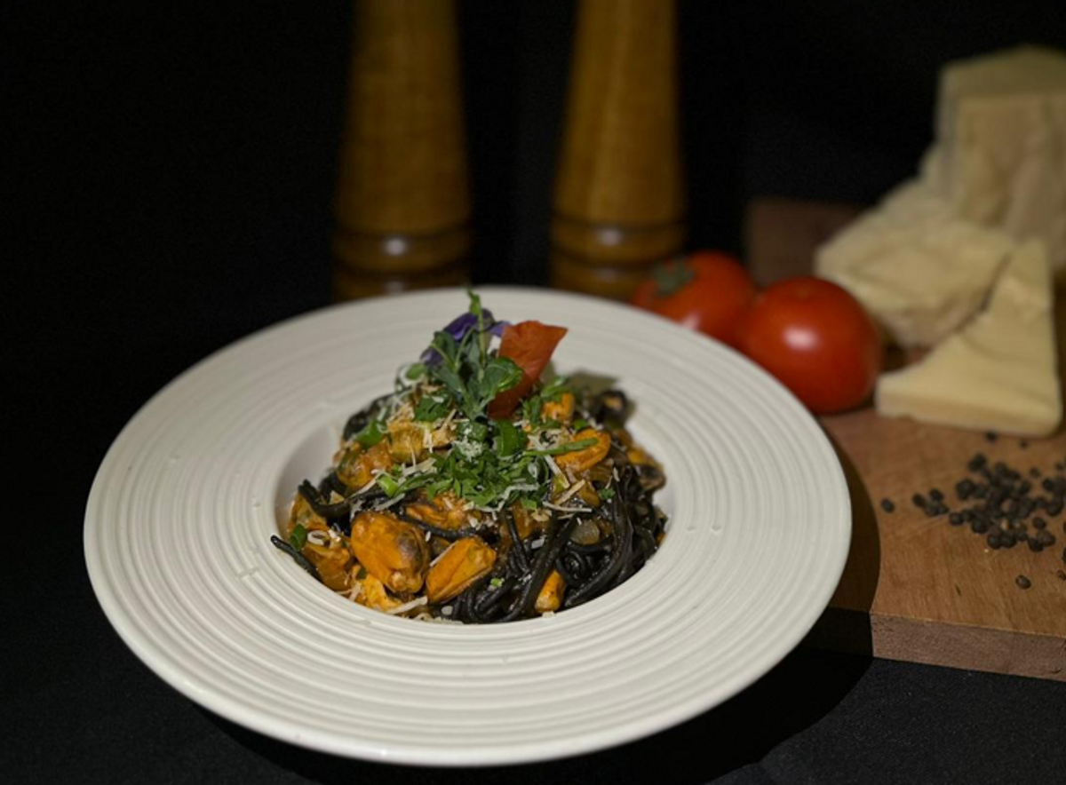 Paste cu Midii și Fulgi de Parmezan